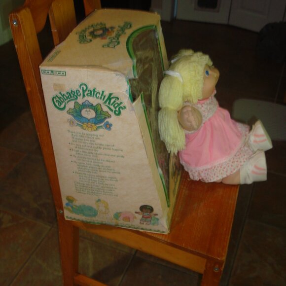 Original Blonde Haired Cabbage Patch Doll in Box with Tags CPK Baby Girl - Picture 2 of 8